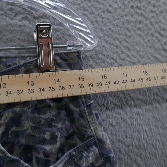 CAbi Womens Modern Camo Skinny Jeans Size 4 Gray‎ 5 Pocket Low Rise Jegging - Picture 6 of 13